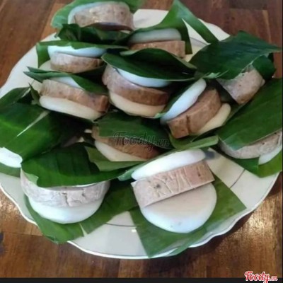 Bánh dày kẹp chả bò