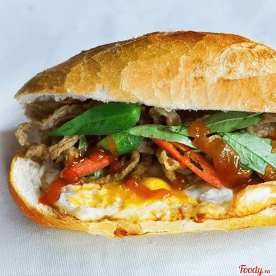 Bánh mì chả cá +trứng ốp la