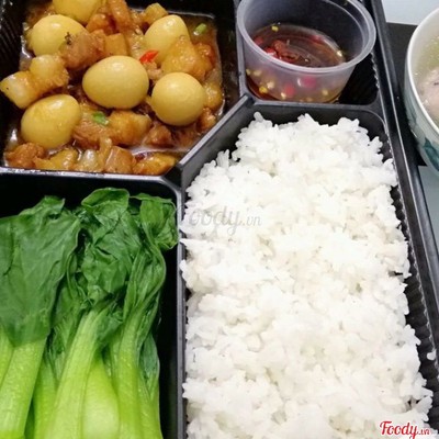 Cơm Sườn Non Kho Trứng cút