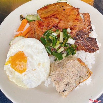Cơm tấm sườn chả trứng