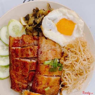 Cơm tấm ba rọi bì trứng