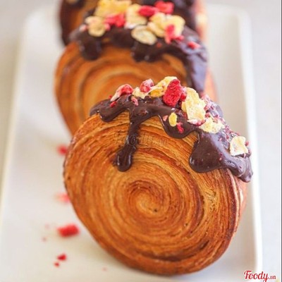 Croissant Roll Tropical Kem Chocolate Lạnh
