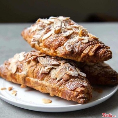 Croissant hạnh nhân