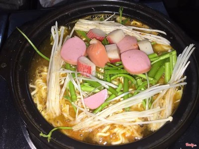 Mì cay thanh cua + xúc xích