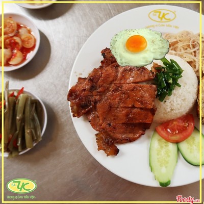 Cơm sườn bì ốp la