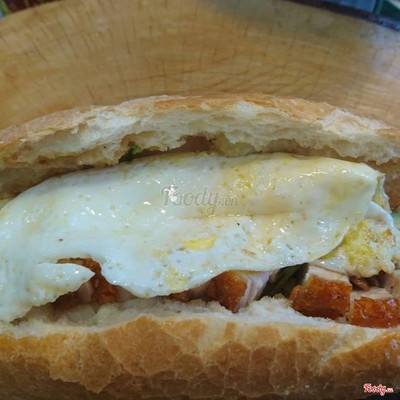 Bánh Mì Xá Xíu Trứng