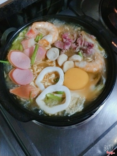 Mì cay thập cẩm + trứng