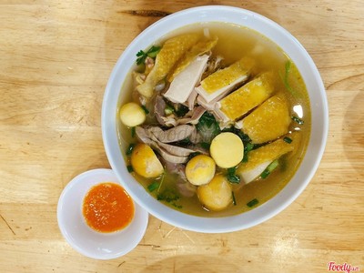 Phở má đùi lòng trứng