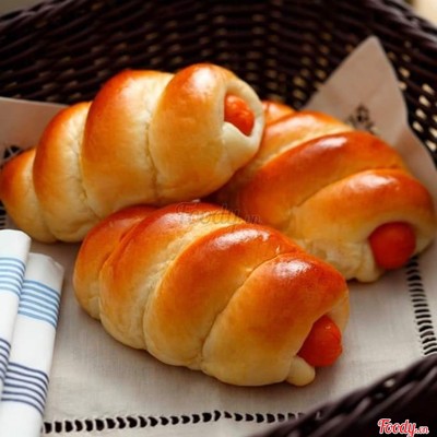 Bánh mì xúc xích (Sausage Standard )- 1 cái