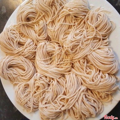1 vắt bánh thêm + nước lèo