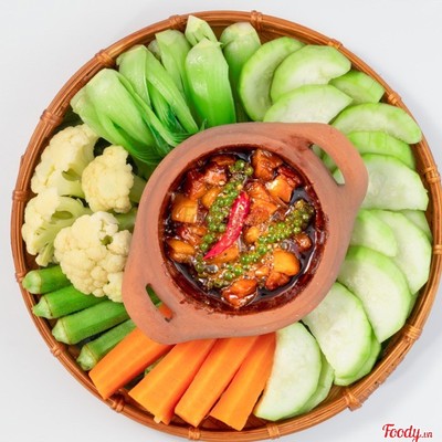 Mẹt rau luộc kho quẹt