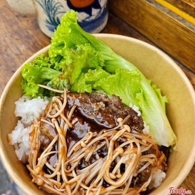 Cơm bò sốt nấm