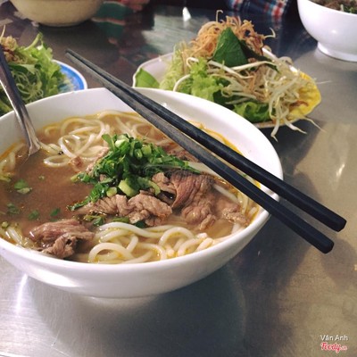 Bún bò tái