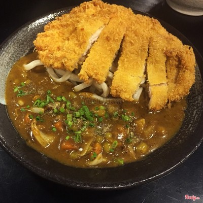 Udon curry heo chiên giòn