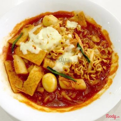Tokbokki - Mì HQ phủ phô mai Sợi  + Kim Chi HQ
