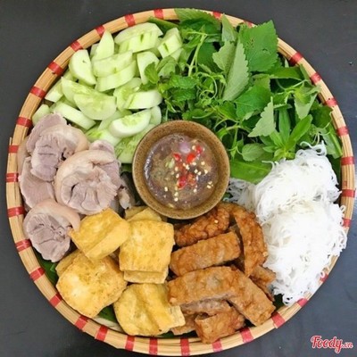 Bún ,đậu ,thịt bắp luộc
