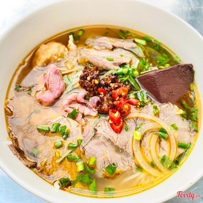 Bún bò tái nạm