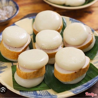 Bánh dày kẹp chả chiên