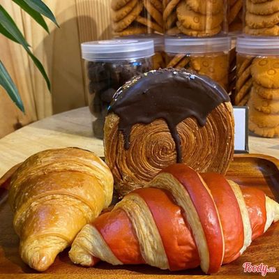 Combo Croissant Roll Tropical Kem Lạnh & Croissant Kem Lài & Croissant Phô Mai