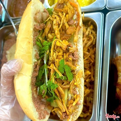 Bánh Mì Gà Xé