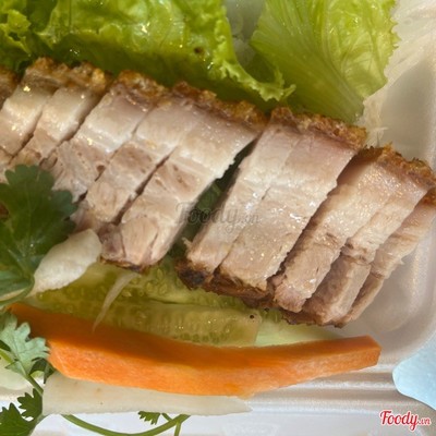 Bánh hỏi heo quay lớn