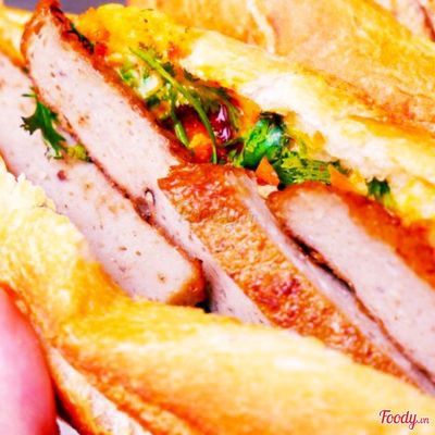 Bánh mì chả cá + trà sữa trân trâu