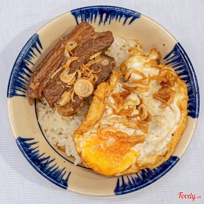 Xôi trắng + Thịt kho + Trứng lòng đào