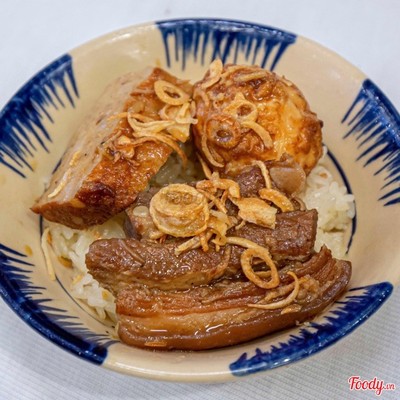 Xôi trắng + Thịt kho + Chả mỡ kho + Trứng kho