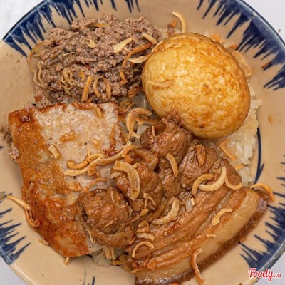 Xôi trắng + Thịt kho + Chả mỡ + Trứng + Pate