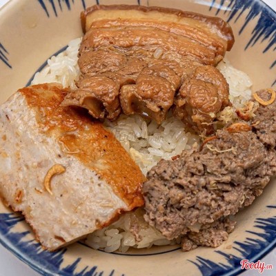 Xôi trắng  +  Thịt kho  + Chả mỡ kho + Pate