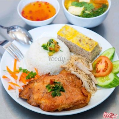Cơm sườn bì chả