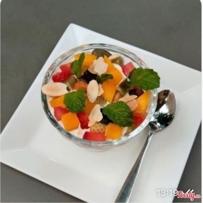 FRUITS & NUTS ON CREAM