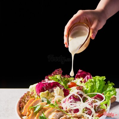 Salad gà xốt phô mai và giấm balsamic