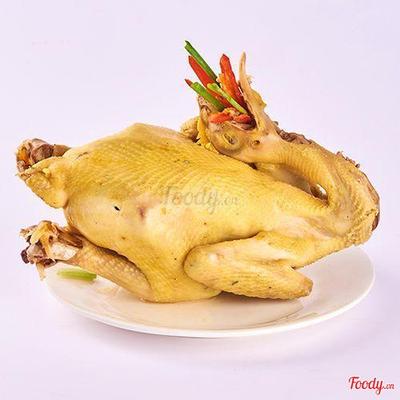 Gà luộc nguyên con