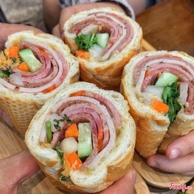 BÁNH MÌ THỊT NGUỘI