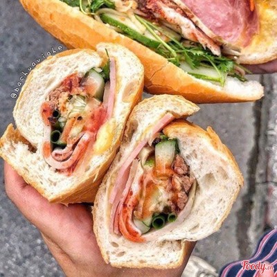 BÁNH MÌ THỊT CHẢ+HEO QUAY ĐẶC BIỆT