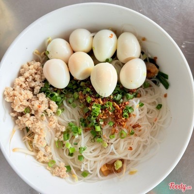 Hủ tiếu 6 trứng + thịt bằm