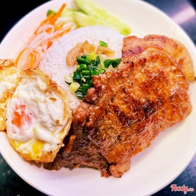 Cơm tấm sườn trứng