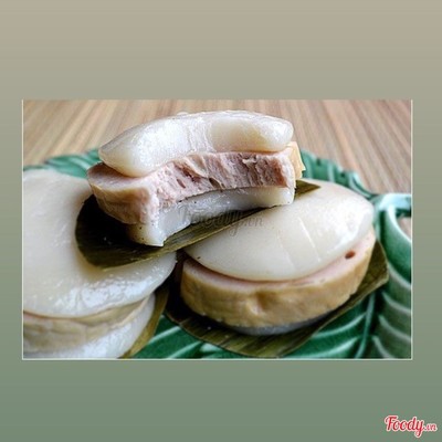 Bánh  dày kẹp chả lụa