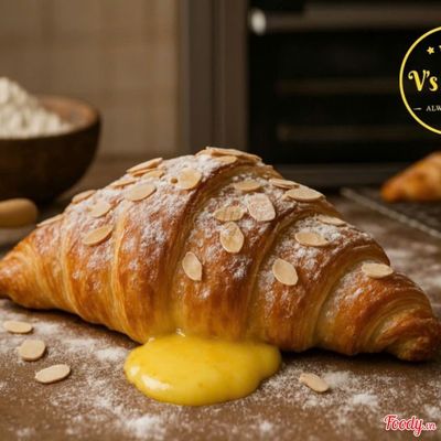 Croissant Phô Mai Hạnh Nhân