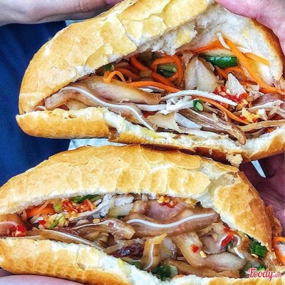 Bánh Mì Tai Heo Sốt Mắm