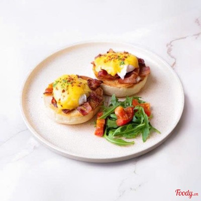 Classic Bacon Eggs Benedict