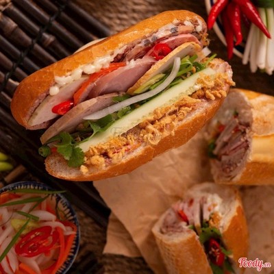 Bánh Mì Thịt Chả Đặc Biệt