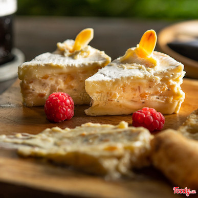 Phô mai Camembert kẹp Mascarpone dầu nấm Truffle (2 miếng)