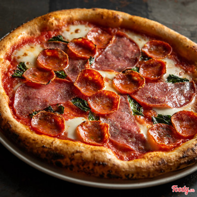 (H) Pizza Margherita với xúc xích Ý Milano và xúc xích cay Chorizo