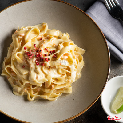 Mì Fettuccine nhà làm kèm xốt kem cá hồi