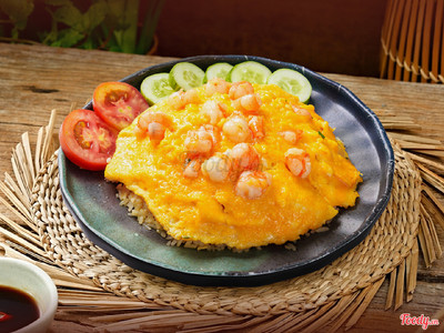 Cơm chiên tôm phủ trứng