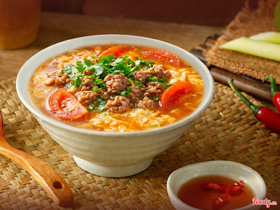 Canh cà chua trứng thịt bằm