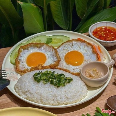 Cơm tấm trứng ốp la 