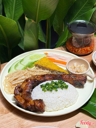Cơm sườn cây - bì - chả